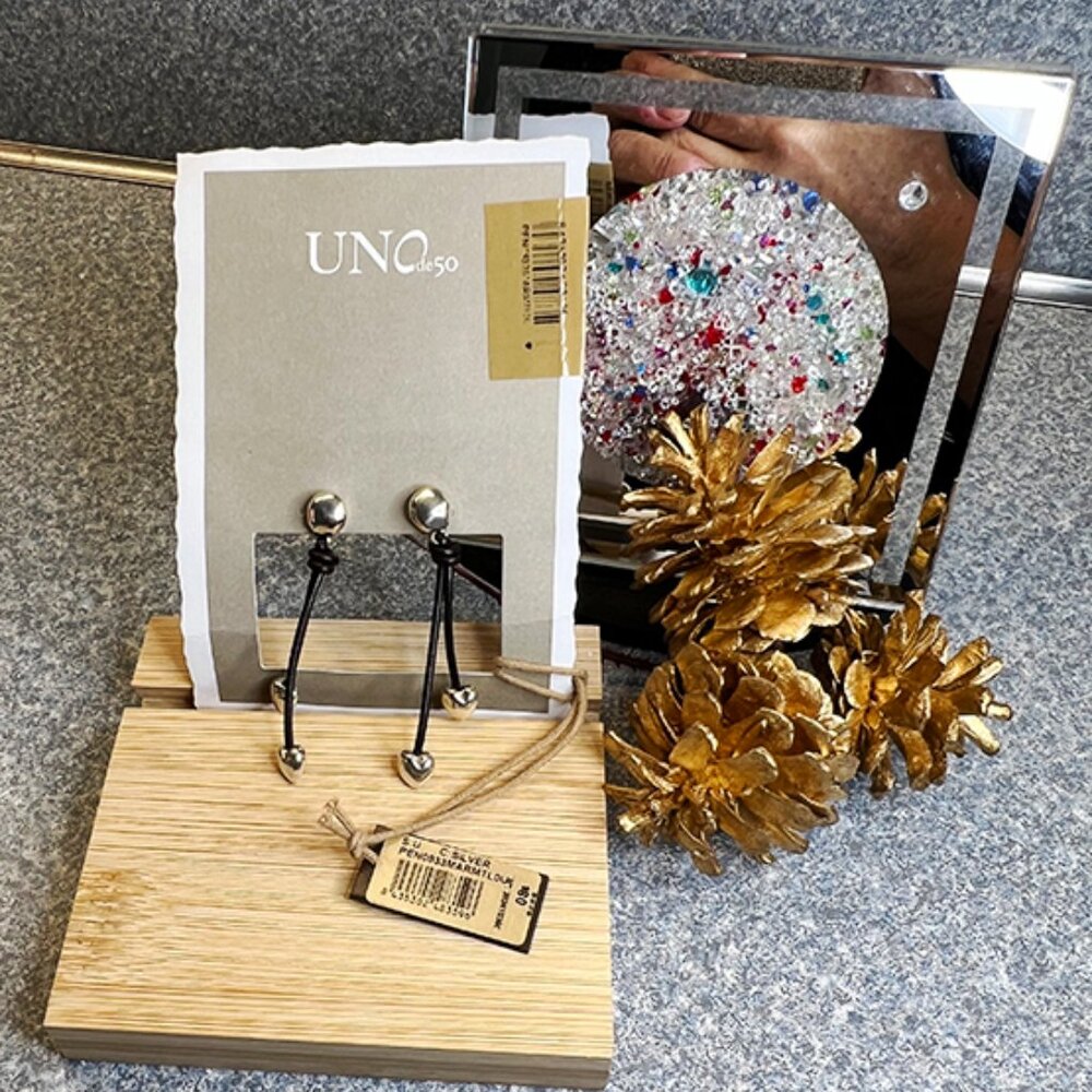 UNO de 50 | NWT | Leather Drop Earrings with Two Silver Hearts